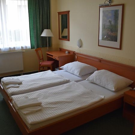 Paprika Panzio Bed & Breakfast Hegyeshalom Exterior photo