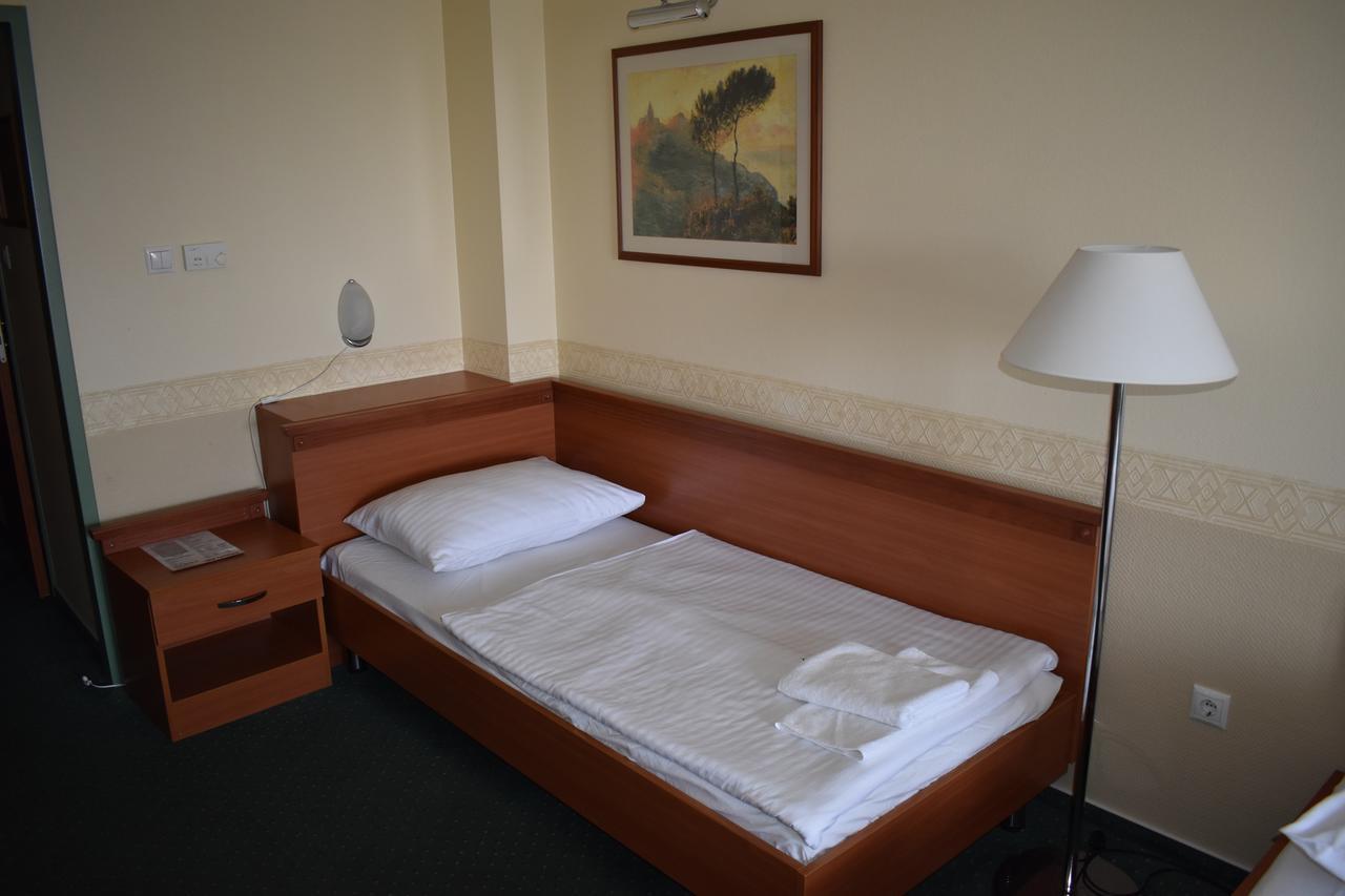 Paprika Panzio Bed & Breakfast Hegyeshalom Exterior photo
