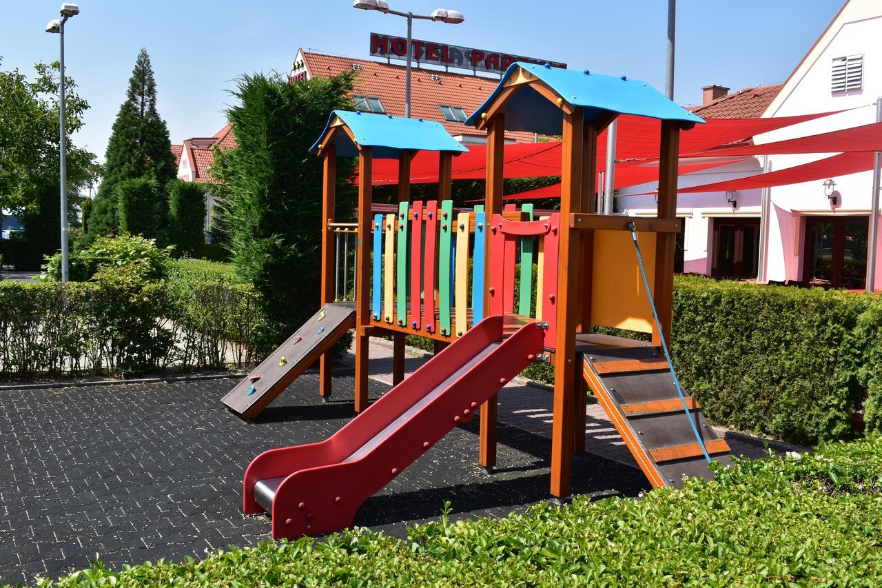 Paprika Panzio Bed & Breakfast Hegyeshalom Exterior photo